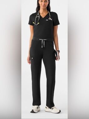 FIGS Kade Cargo Petite Med Scrub Pants